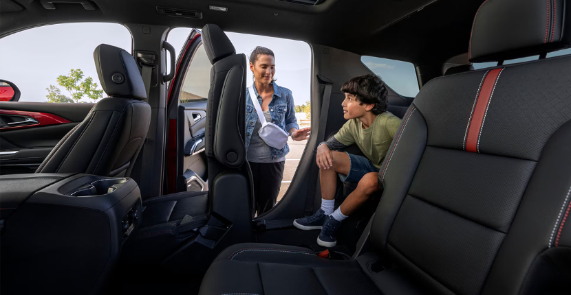 How Do I Operate Rear Climate Control in a 2026 Chevy Traverse?
